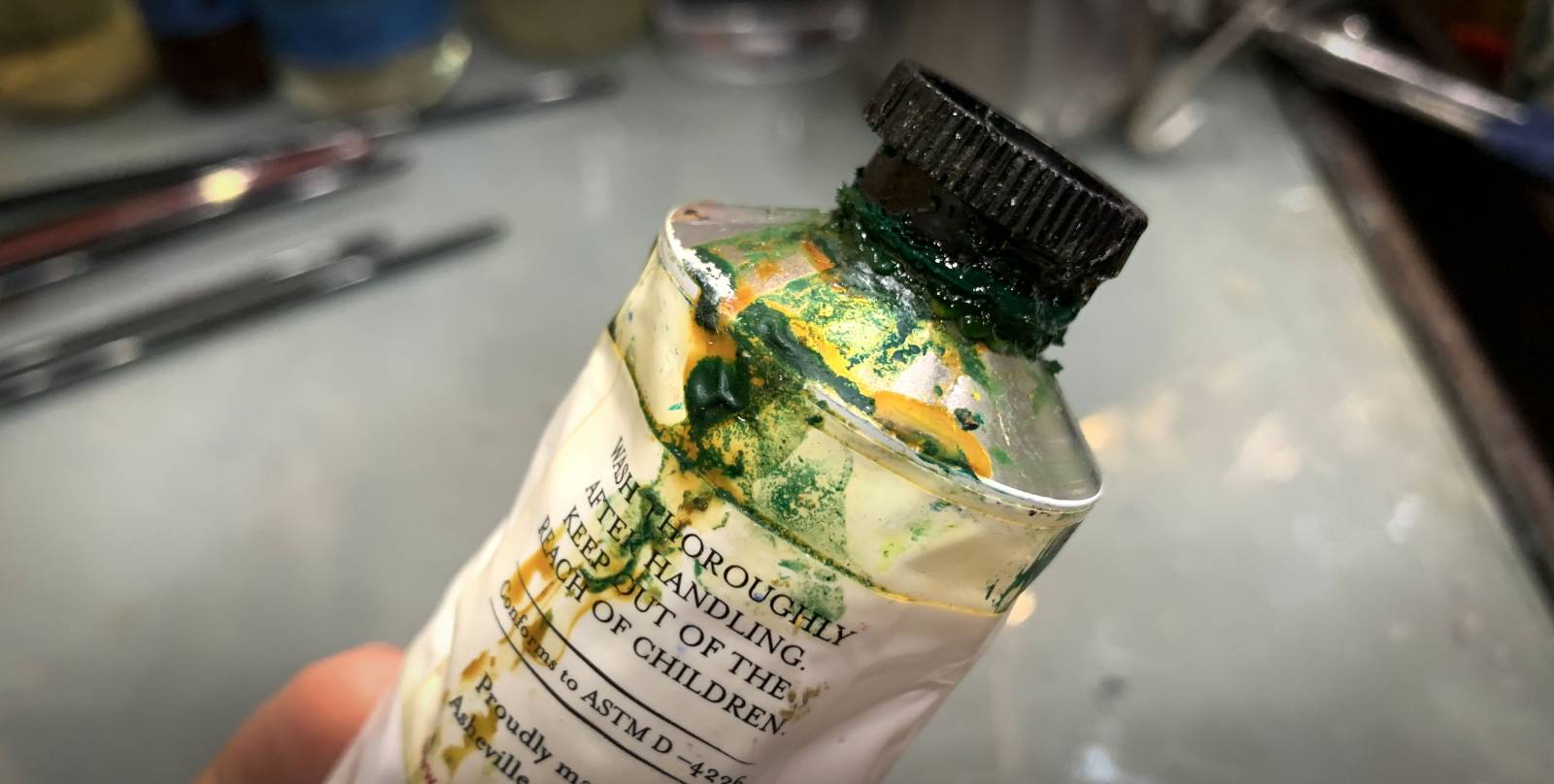Studio tip – keeping your paint tubes clean