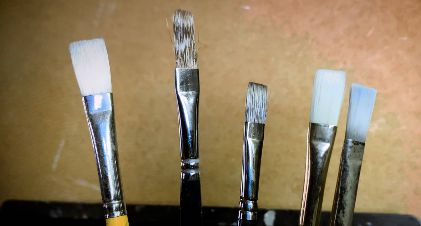 Brushes to use when oil painting:  Profile on the Flat